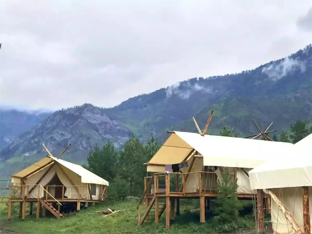 Шатер с видом на реку и горы (Вторая линия)