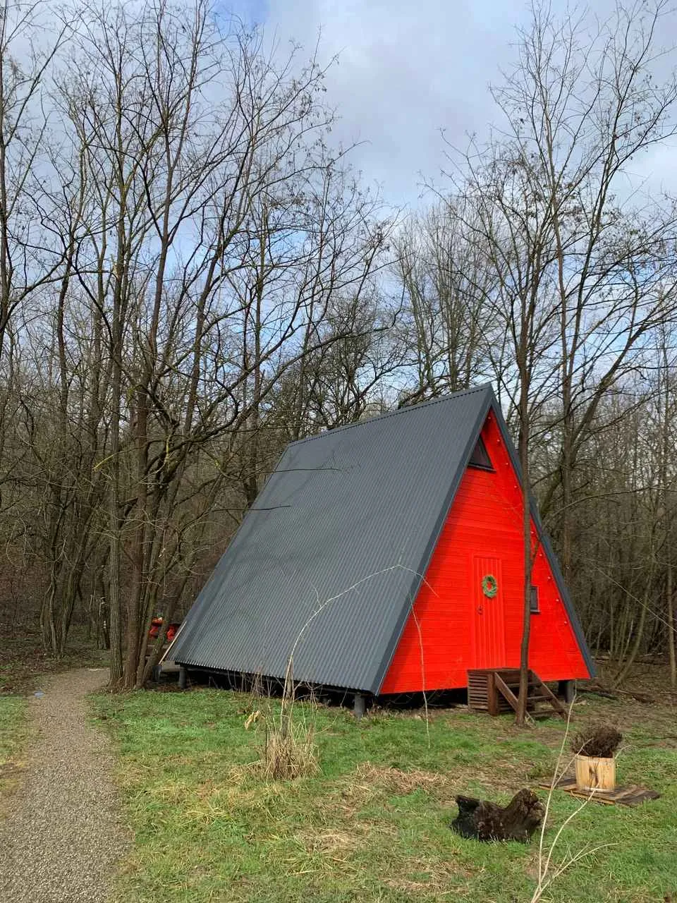 Красный а-фрейм