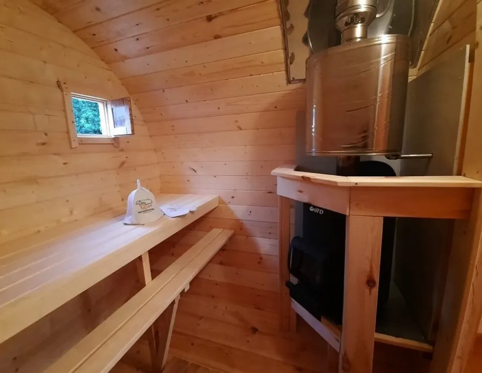 Глэмпинг "Видно озеро" находится в Медвежьегорском районе Карелии на берегу Онежского озера в деревне Кондобережская Великогубского сельского поселения. фото 2