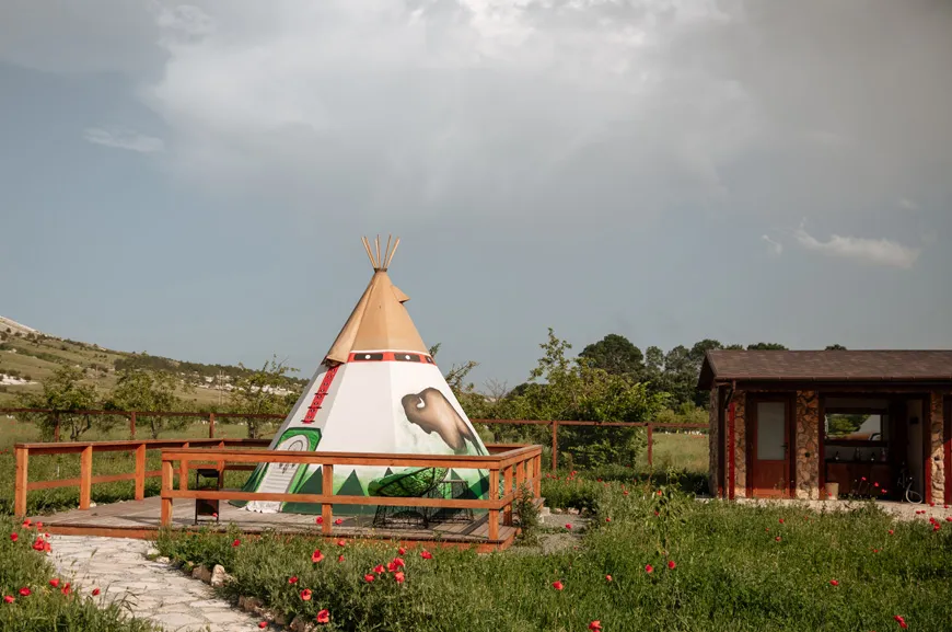 Глэмпинг White Rock (Белая скала)