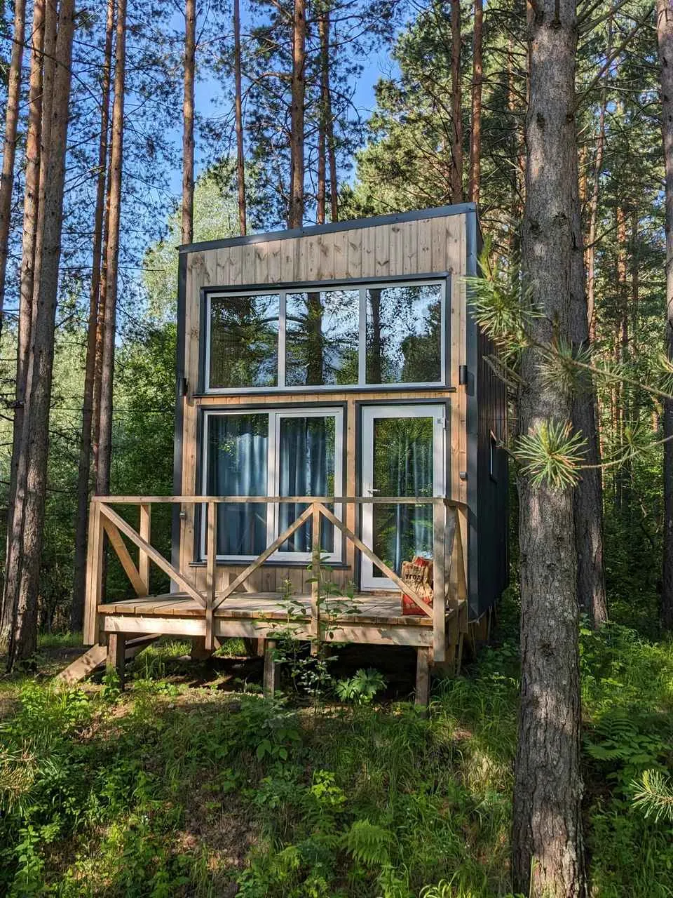 Домик с панорамными окнами