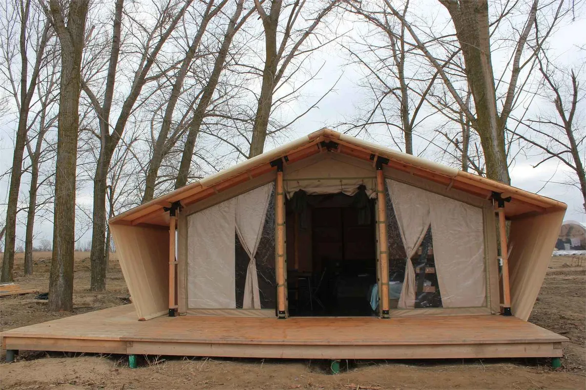 Берег для 4 друзей