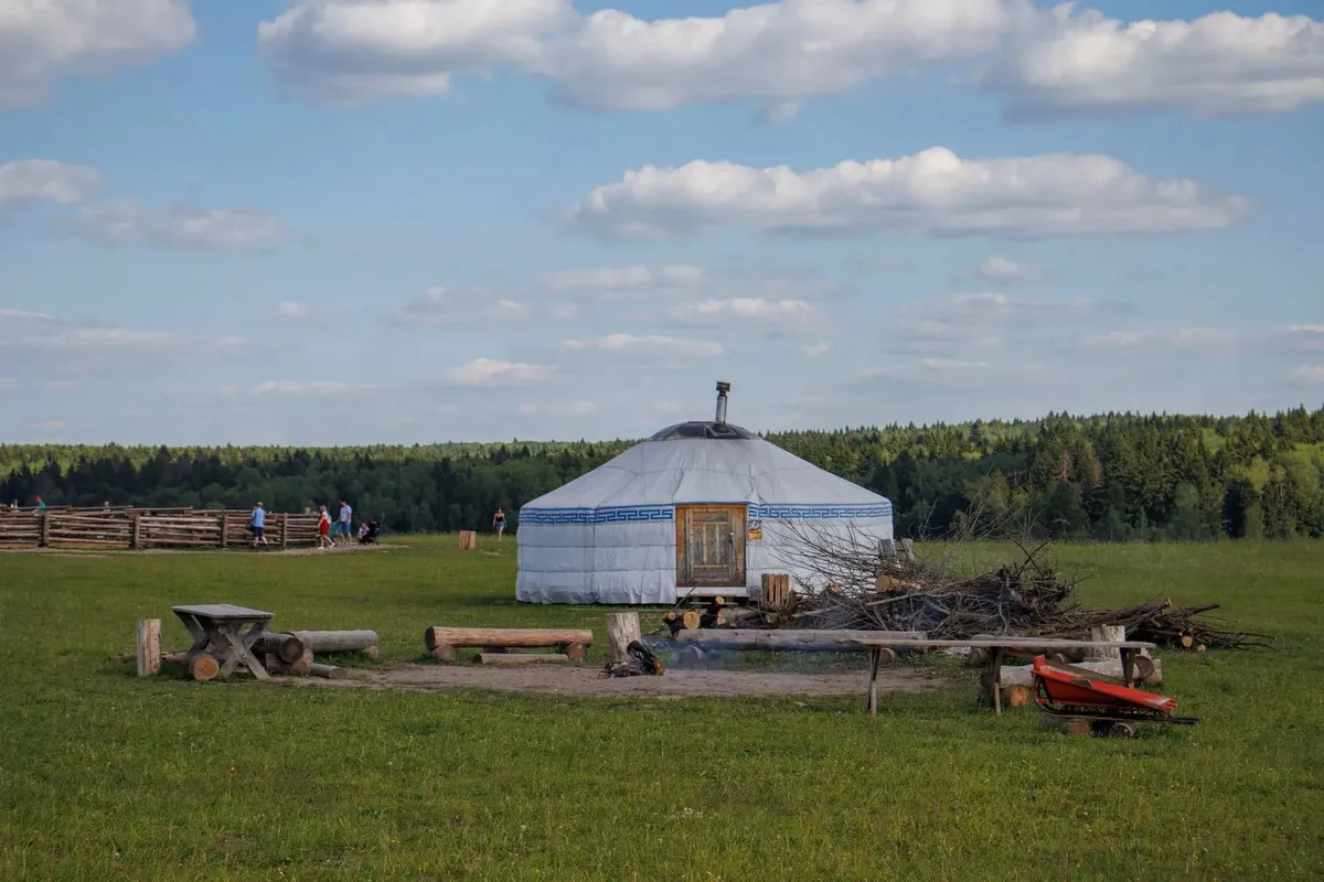 Монгольская юрта в лесной зоне