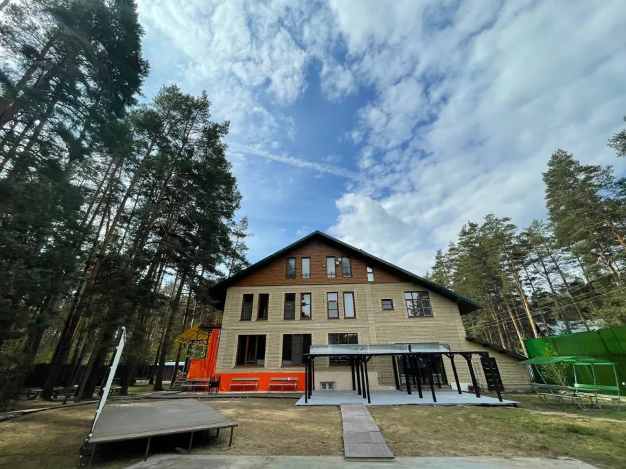 Коттедж "Кампус 815" (900 м2, 16 комнат, 50 чел) на сутки