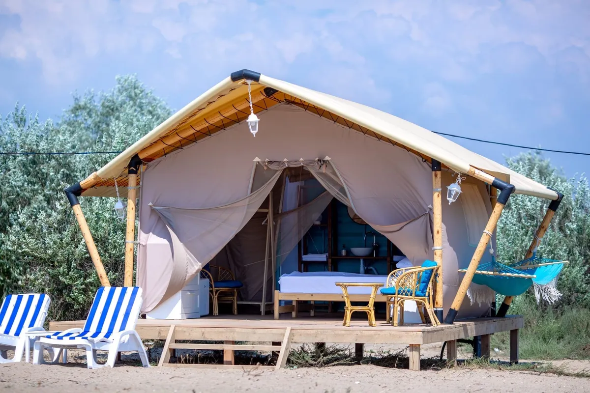 Трехместная глэм-палатка