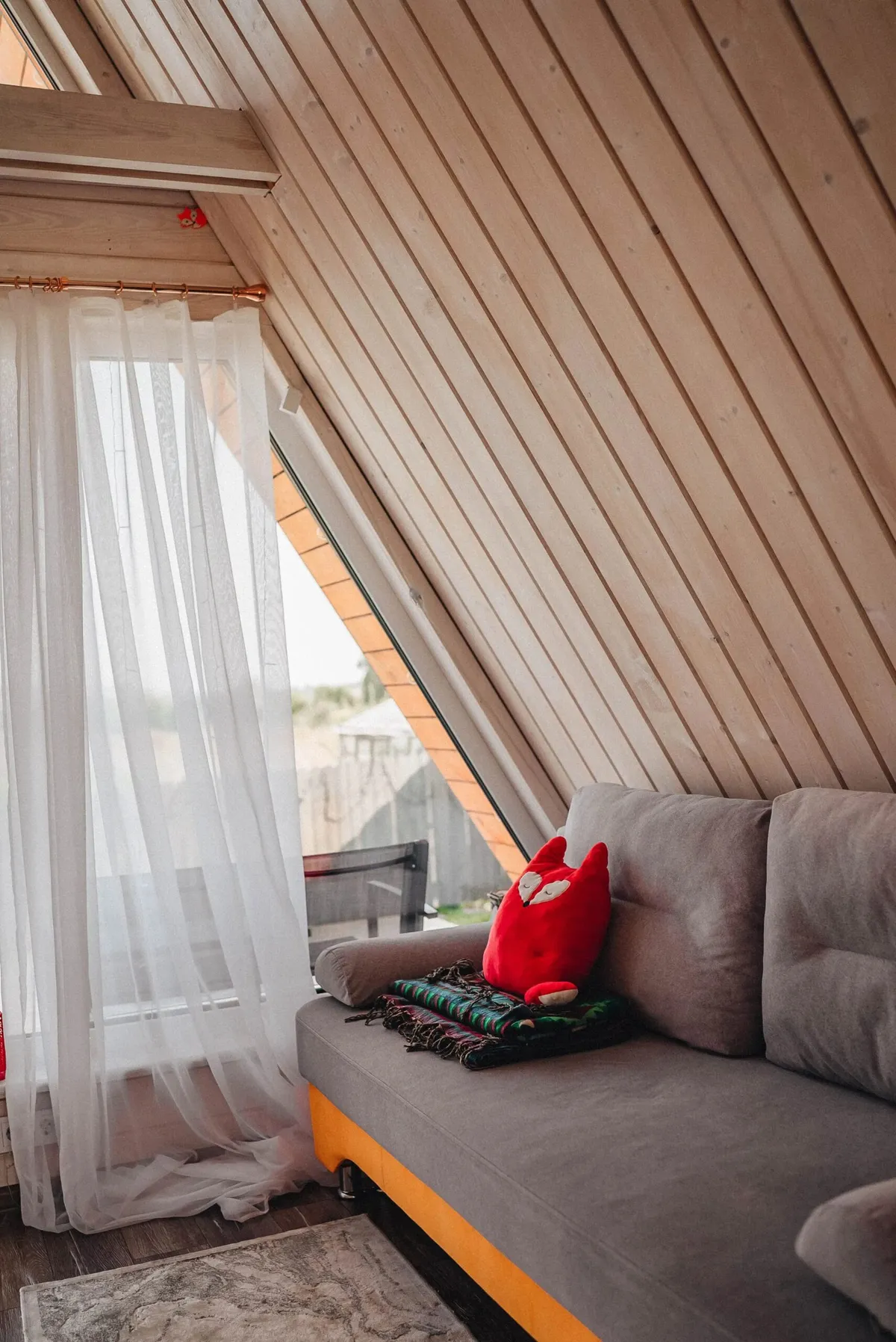 Лиса в шалаше фото 2