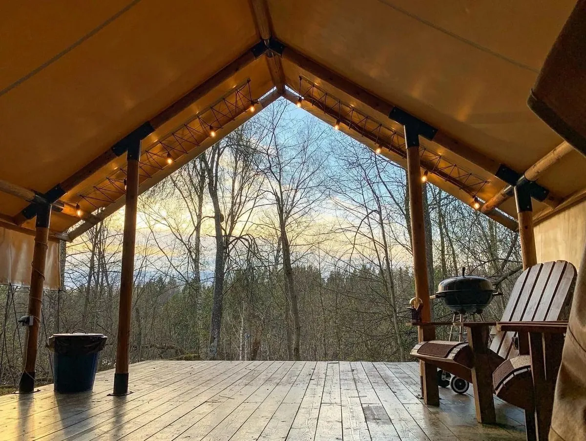 Сафари-тент с видом на озеро