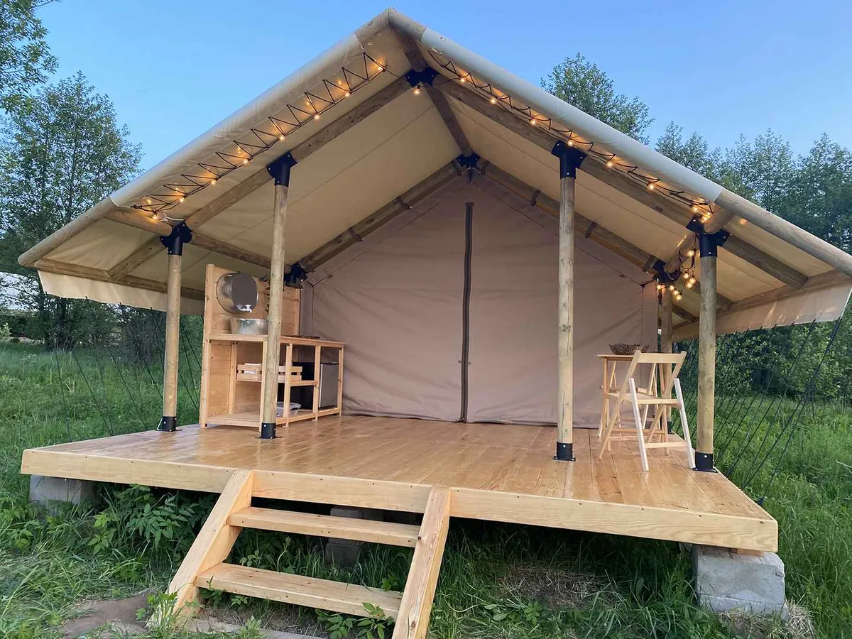 Глэмпинг-палатка