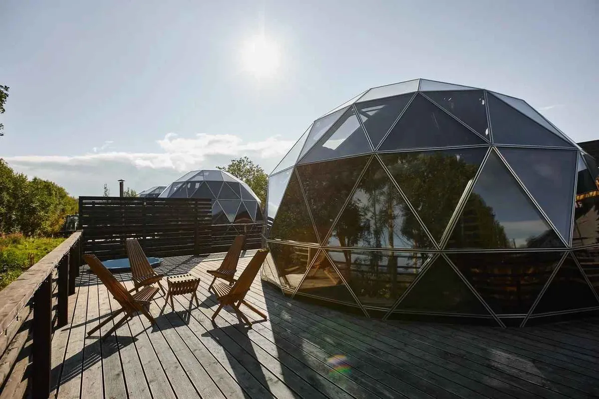 Сфера с ванной в комнате