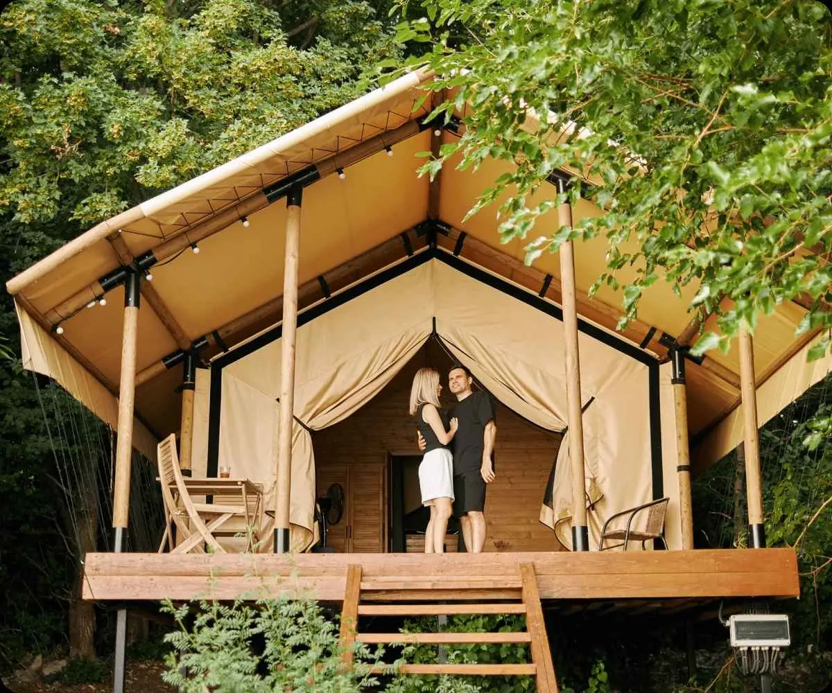 Сафари-тент Комфорт среди леса