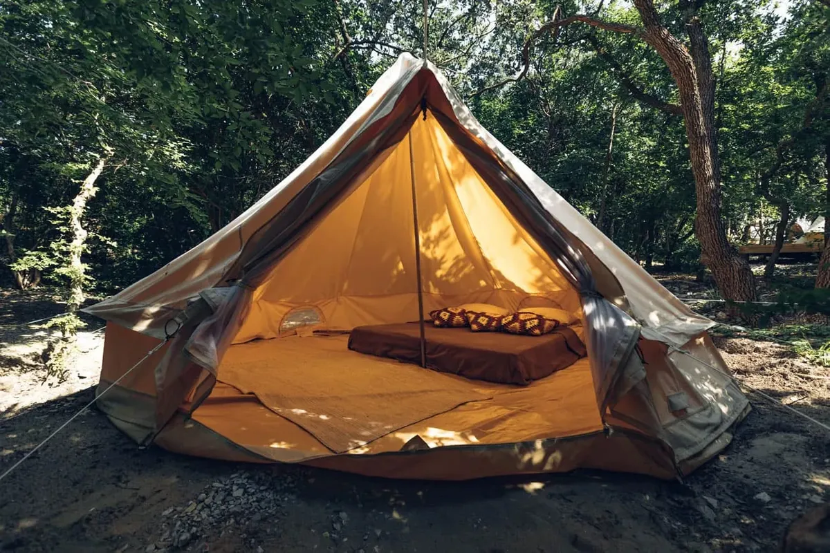 Шатер-мини в лесу