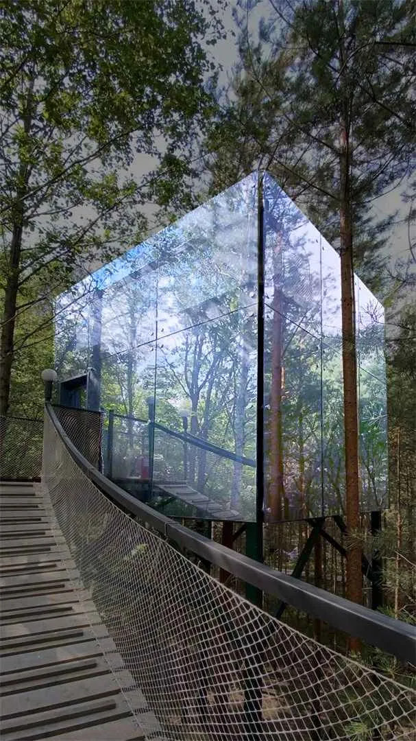 Зеркальный дом на дереве