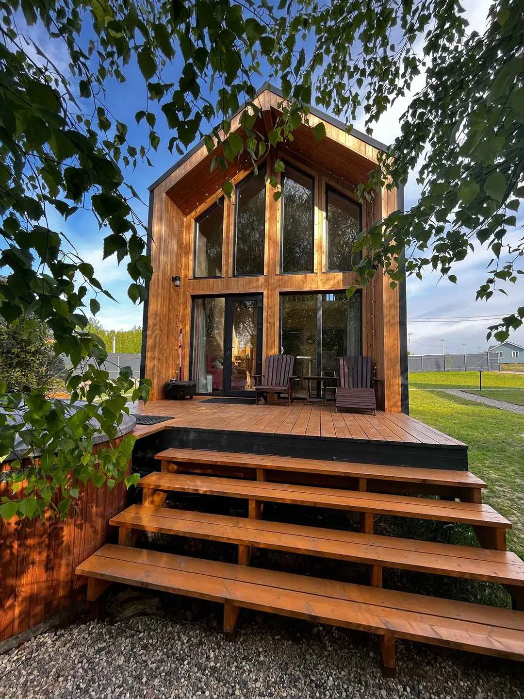 Розовый дом с купелью