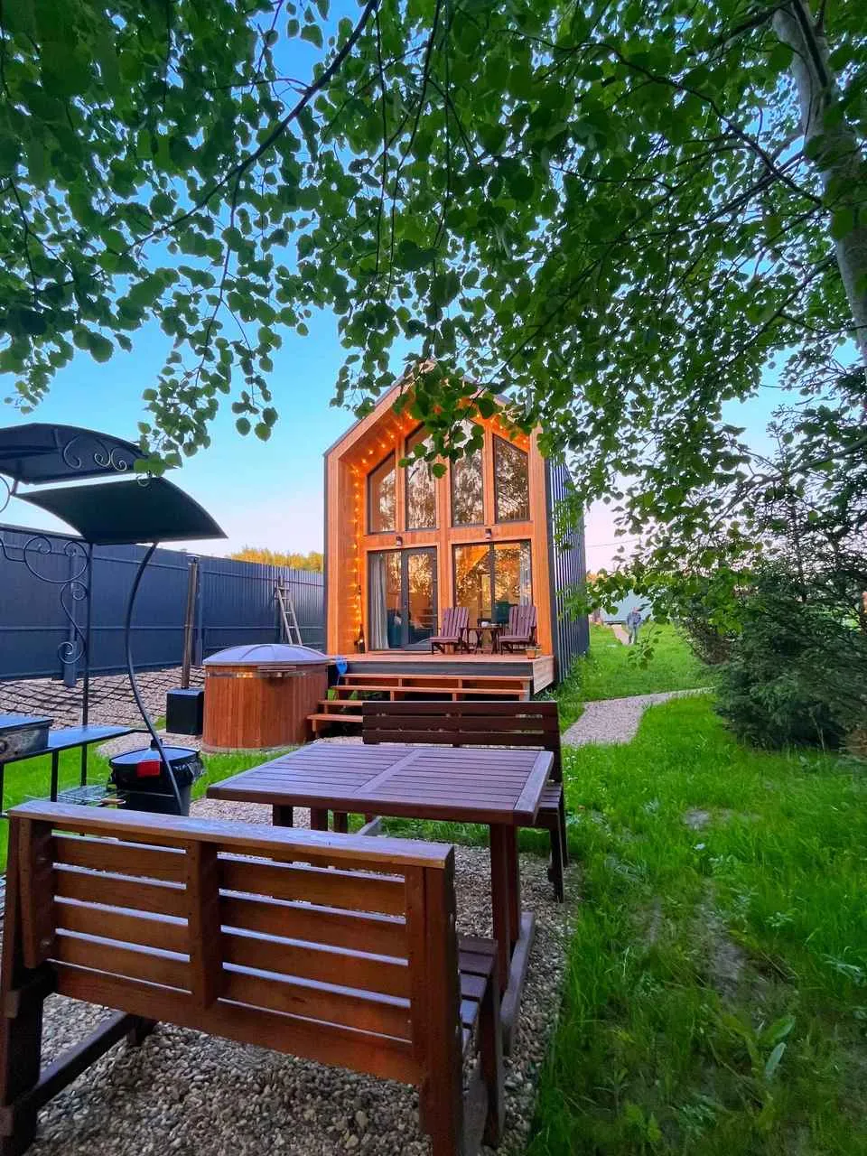 Синий дом с купелью