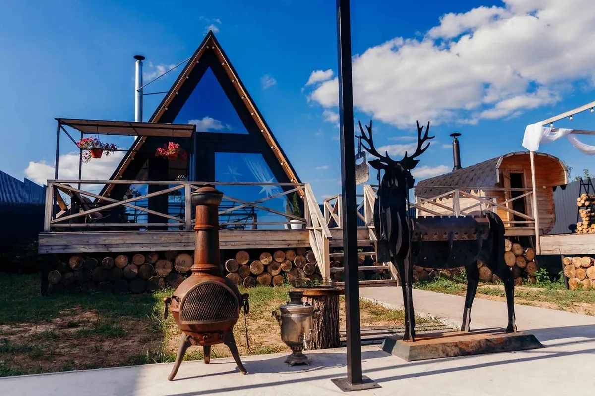 Черный домик