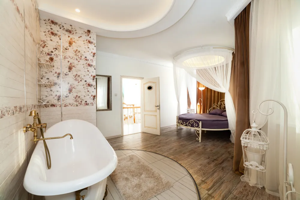 Замок на берегу озера фото 5