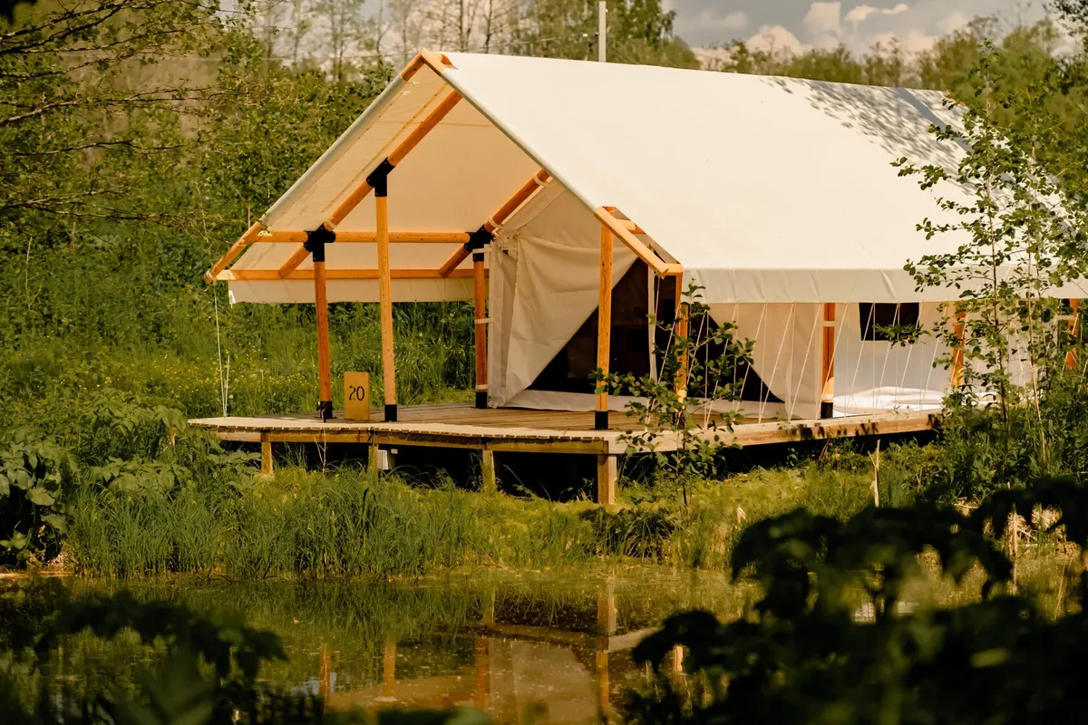 Шатер в лесу